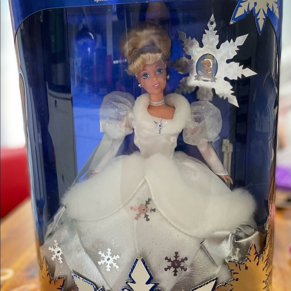 NEW IN BOX CINDERELLA HOLIDAY DOLL FROM 1996